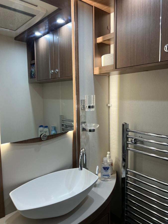 Self Contained Holiday Home Caravan 코샘 외부 사진